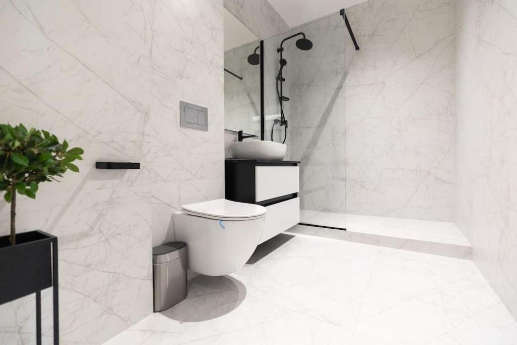 Nest Inn Azure Apartment Cluj Napoca Bagian luar foto