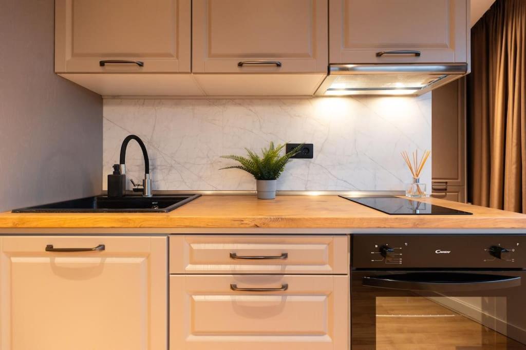 Nest Inn Azure Apartment Cluj Napoca Bagian luar foto