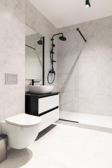 Nest Inn Azure Apartment Cluj Napoca Bagian luar foto